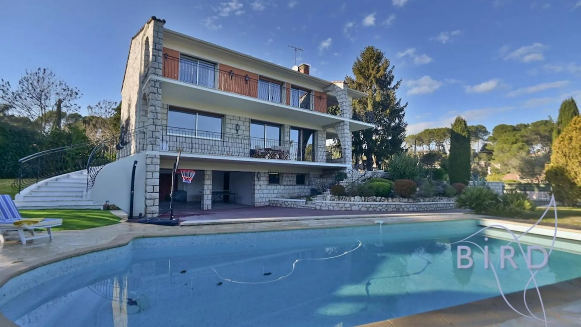 Magnificent Residence With Swimming Pool And Garden In ムジャン ヴィラ