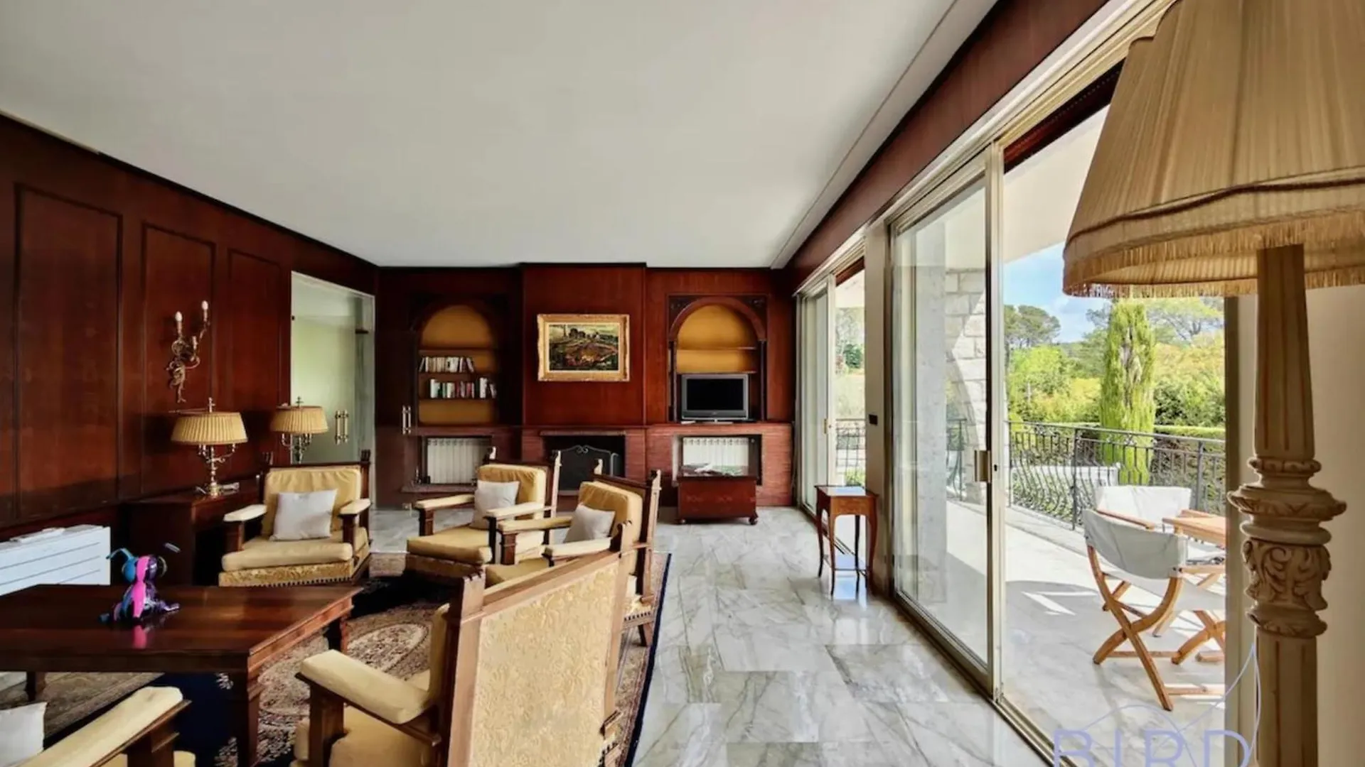 Magnificent Residence With Swimming Pool And Garden In ムジャン ヴィラ