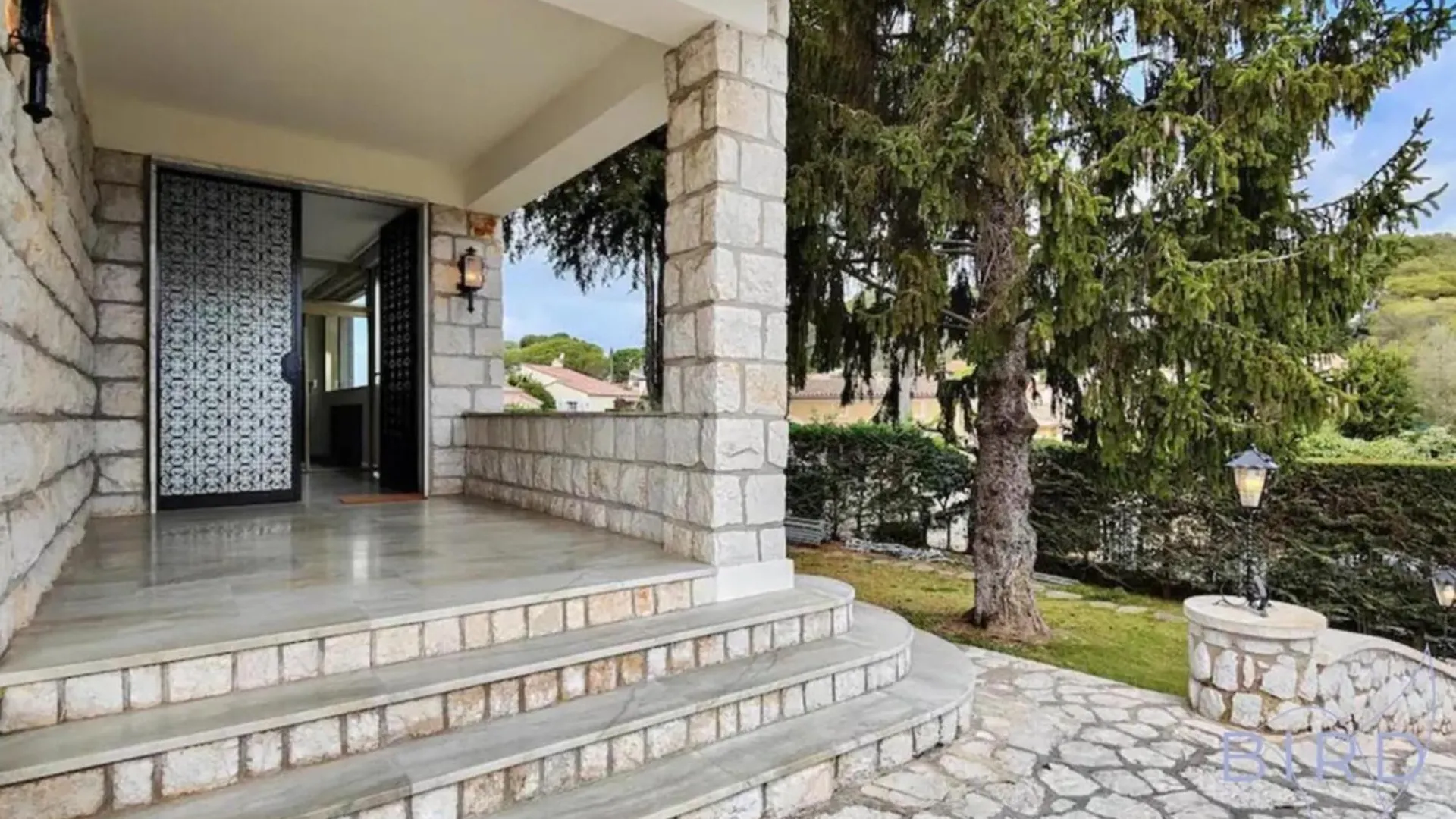Magnificent Residence With Swimming Pool And Garden In ムジャン ヴィラ